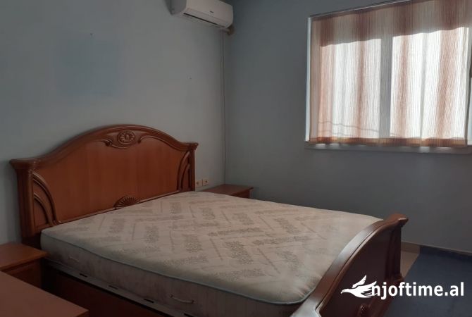 Shtepi me qera Apartament ne Tirane, 2+1, Mobilimi E mobiluar, Pagesa 450  Euro.
