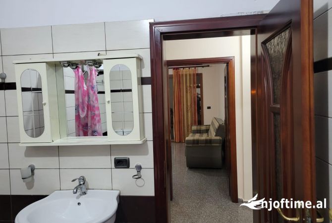Shtepi me qera Apartament ne Tirane, 2+1, Mobilimi E mobiluar, Pagesa 350  Euro.