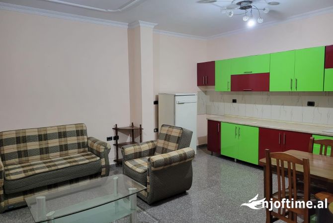 Shtepi me qera Apartament ne Tirane, 2+1, Mobilimi E mobiluar, Pagesa 350  Euro.