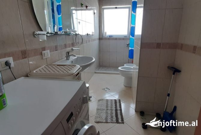 Shtepi me qera Apartament ne Tirane, 2+1, Mobilimi E mobiluar, Pagesa 650  Euro.