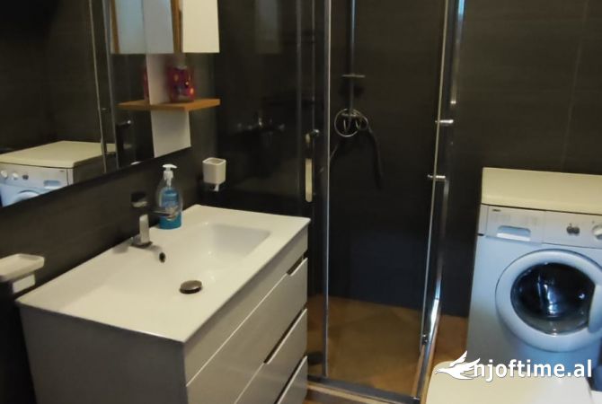 Shtepi me qera Apartament ne Tirane, 2+1, Mobilimi E mobiluar, Pagesa 450  Euro.
