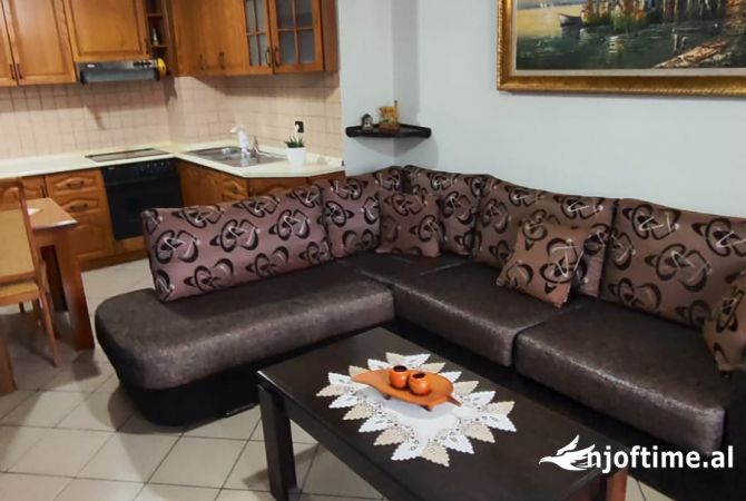 Shtepi me qera Apartament ne Tirane, 2+1, Mobilimi E mobiluar, Pagesa 450  Euro.