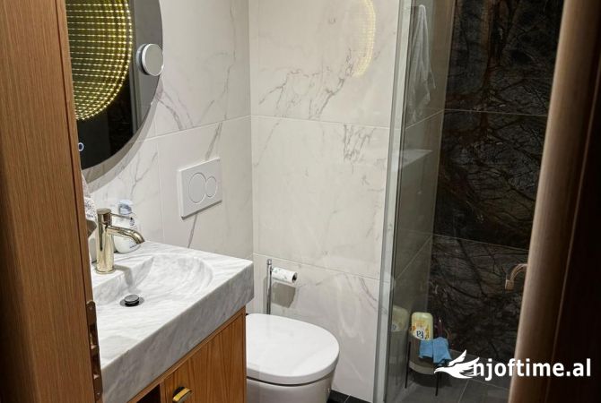 Shtepi ne shitje Apartament ne Tirane, 3+1, Mobilimi E mobiluar, Pagesa 185,000  Euro.