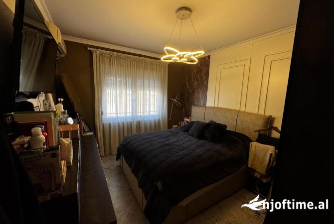 Shtepi ne shitje Apartament ne Tirane, 3+1, Mobilimi E mobiluar, Pagesa 185,000  Euro.