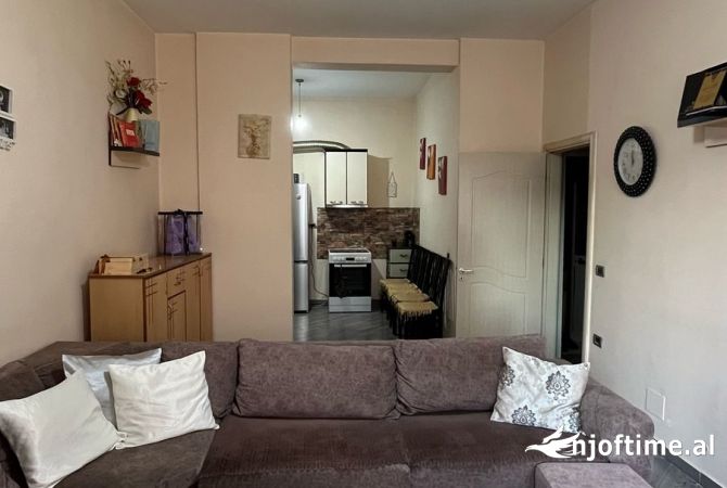 Shtepi ne shitje Apartament ne Tirane, 1+1, Mobilimi E mobiluar, Pagesa 107,000  Euro.