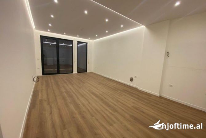 Shtepi ne shitje Apartament ne Tirane, 2+1, Mobilimi Bosh, pa mobiluar, Pagesa 189,000  Euro.