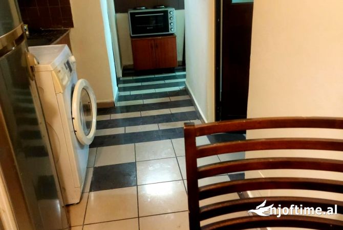 Shtepi me qera Apartament ne Tirane, Garsoniere, Mobilimi E mobiluar, Pagesa 320  Euro.