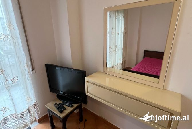 Shtepi me qera Apartament ne Tirane, 2+1, Mobilimi E mobiluar, Pagesa 470  Euro.