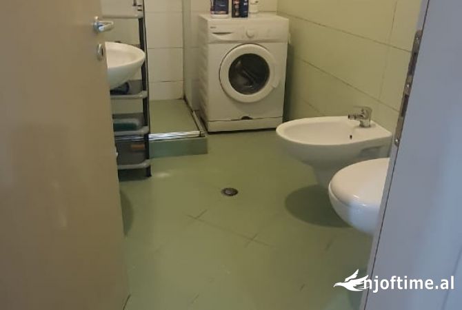 Shtepi me qera Apartament ne Tirane, 1+1, Mobilimi E mobiluar, Pagesa 300  Euro.