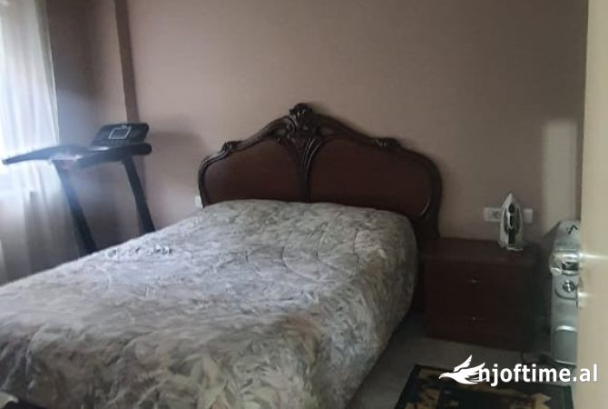 Shtepi me qera Apartament ne Tirane, 1+1, Mobilimi E mobiluar, Pagesa 300  Euro.