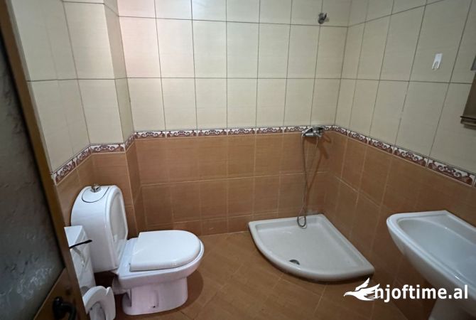 Shtepi me qera Apartament ne Tirane, 2+1, Mobilimi E mobiluar, Pagesa 500  Euro.