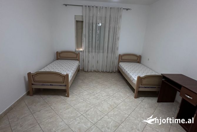 Shtepi me qera Apartament ne Tirane, 2+1, Mobilimi E mobiluar, Pagesa 500  Euro.