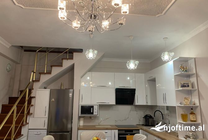 Shtepi me qera Apartament ne Tirane, 3+1, Mobilimi E mobiluar, Pagesa 800  Euro.