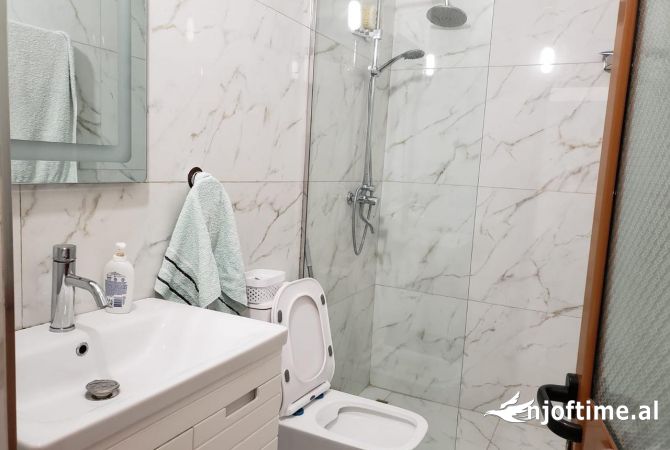 Shtepi me qera Apartament ne Tirane, 3+1, Mobilimi E mobiluar, Pagesa 800  Euro.