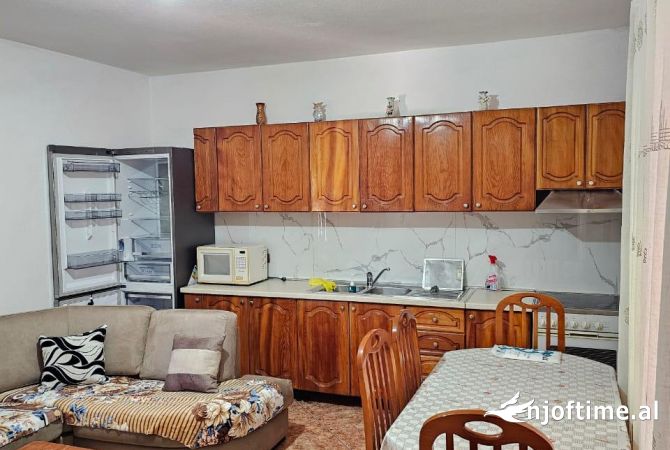 Shtepi me qera Apartament ne Tirane, 2+1, Mobilimi E mobiluar, Pagesa 400  Euro.