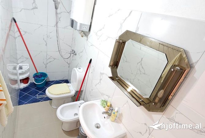 Shtepi me qera Apartament ne Tirane, 2+1, Mobilimi E mobiluar, Pagesa 400  Euro.