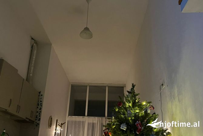 Shtepi ne shitje Apartament ne Tirane, 1+1, Mobilimi E mobiluar, Pagesa 78,000  Euro.