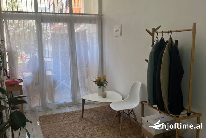 Shtepi ne shitje Apartament ne Tirane, 1+1, Mobilimi E mobiluar, Pagesa 78,000  Euro.