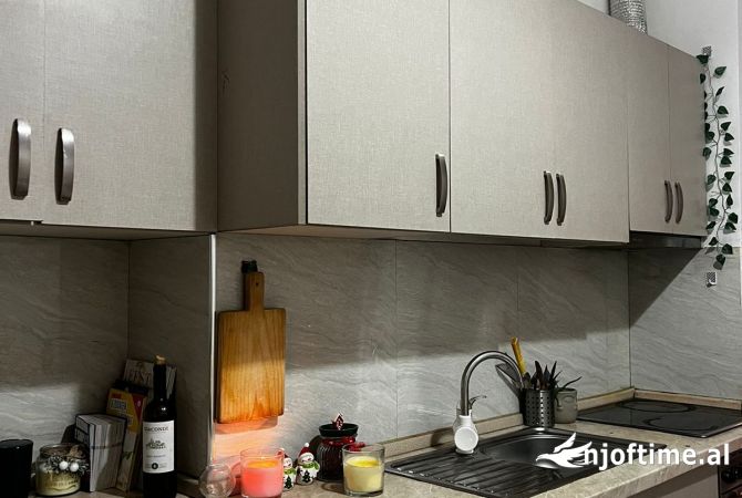 Shtepi ne shitje Apartament ne Tirane, 1+1, Mobilimi E mobiluar, Pagesa 78,000  Euro.