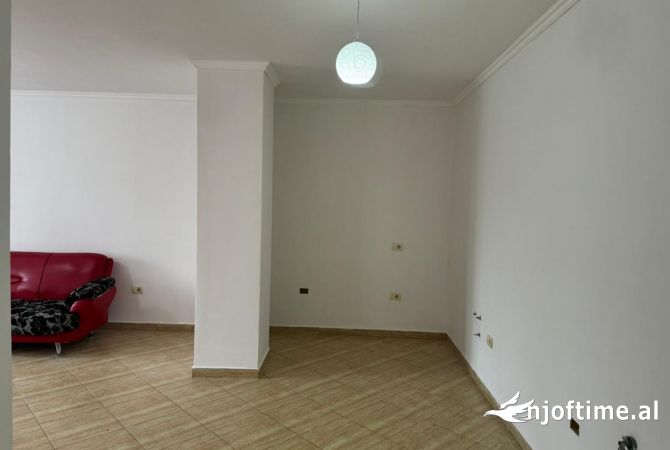 Shtepi ne shitje Apartament ne Tirane, 1+1, Mobilimi E mobiluar, Pagesa 89,000  Euro.