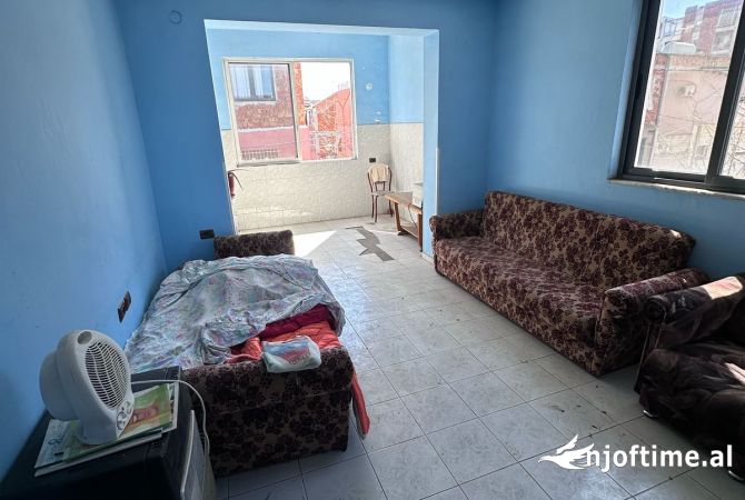 Shtepi ne shitje Apartament ne Tirane, 2+1, Mobilimi E mobiluar, Pagesa 82,000  Euro.