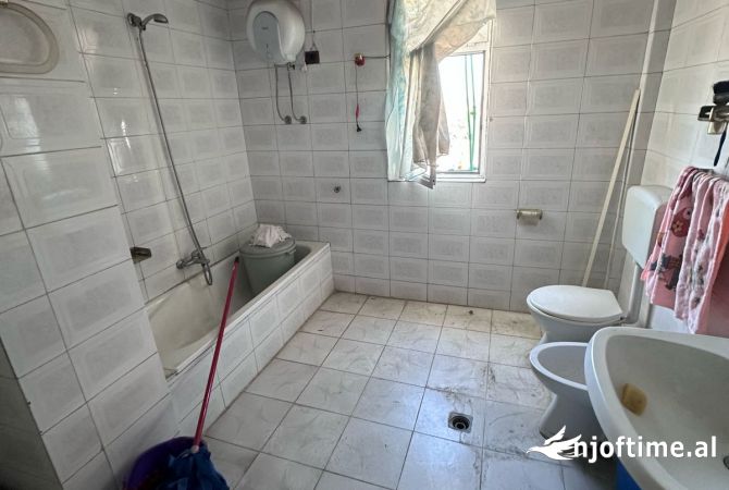 Shtepi ne shitje Apartament ne Tirane, 2+1, Mobilimi E mobiluar, Pagesa 82,000  Euro.