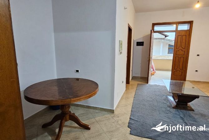 Shtepi me qera Apartament ne Tirane, 2+1, Mobilimi E mobiluar, Pagesa 450  Euro.