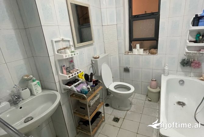 Shtepi me qera Apartament ne Tirane, 1+1, Mobilimi E mobiluar, Pagesa 400  Euro.