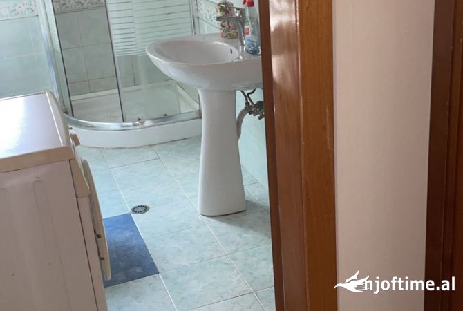 Shtepi me qera Apartament ne Tirane, 1+1, Mobilimi E mobiluar, Pagesa 450  Euro.