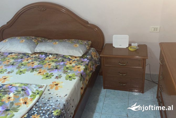 Shtepi me qera Apartament ne Tirane, 1+1, Mobilimi E mobiluar, Pagesa 450  Euro.