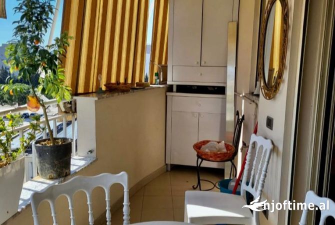 Shtepi me qera Apartament ne Tirane, 2+1, Mobilimi E mobiluar, Pagesa 700  Euro.