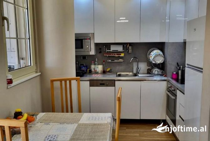 Shtepi me qera Apartament ne Tirane, 2+1, Mobilimi E mobiluar, Pagesa 700  Euro.