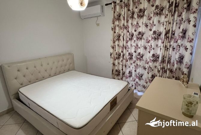 Shtepi me qera Apartament ne Tirane, 2+1, Mobilimi E mobiluar, Pagesa 680  Euro.