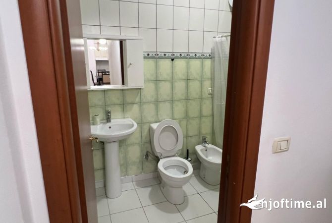 Shtepi me qera Apartament ne Tirane, 2+1, Mobilimi E mobiluar, Pagesa 680  Euro.