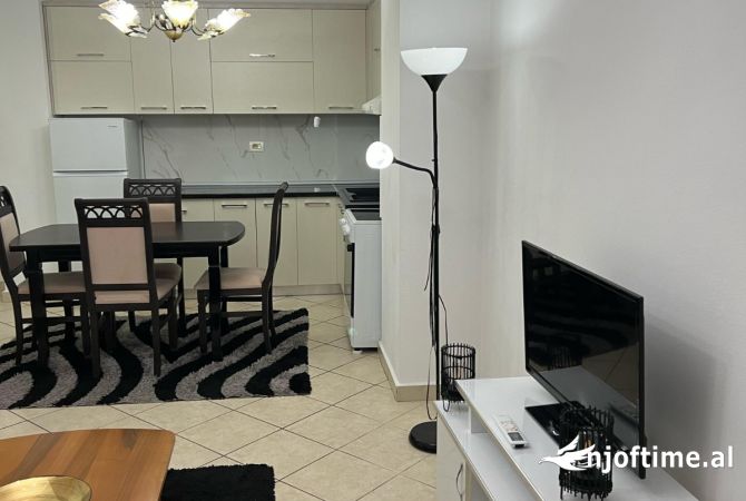 Shtepi me qera Apartament ne Tirane, 2+1, Mobilimi E mobiluar, Pagesa 680  Euro.