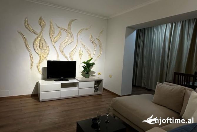 Shtepi me qera Apartament ne Tirane, 2+1, Mobilimi E mobiluar, Pagesa 600  Euro.