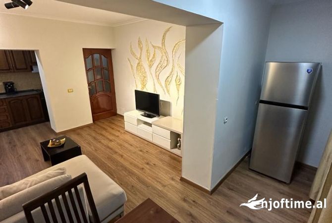 Shtepi me qera Apartament ne Tirane, 2+1, Mobilimi E mobiluar, Pagesa 600  Euro.