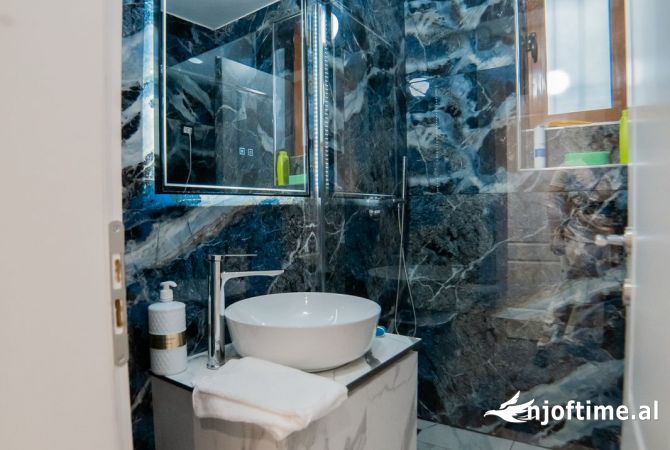 Shtepi ne shitje Apartament ne Tirane, 1+1, Mobilimi E mobiluar, Pagesa 130,000  Euro.