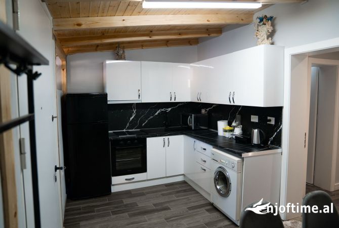 Shtepi ne shitje Apartament ne Tirane, 1+1, Mobilimi E mobiluar, Pagesa 130,000  Euro.