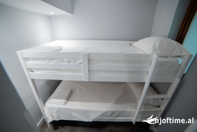 Shtepi ne shitje Apartament ne Tirane, 1+1, Mobilimi E mobiluar, Pagesa 130,000  Euro.