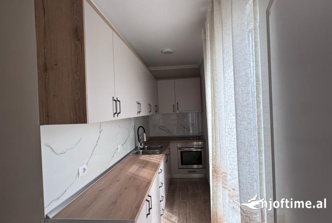 Shtepi me qera Apartament ne Tirane, 2+1, Mobilimi E mobiluar, Pagesa 500  Euro.