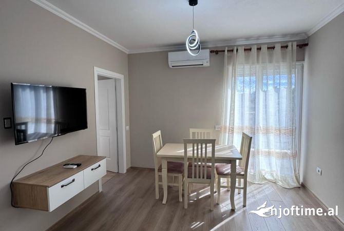 Shtepi me qera Apartament ne Tirane, 2+1, Mobilimi E mobiluar, Pagesa 500  Euro.