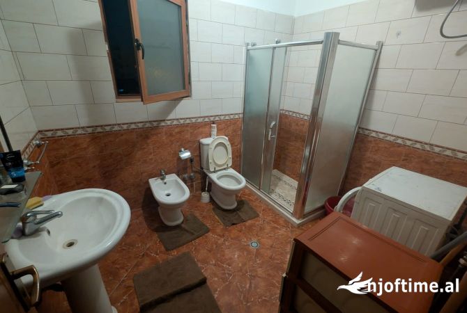 Shtepi me qera Apartament ne Tirane, 2+1, Mobilimi E mobiluar, Pagesa 400  Euro.