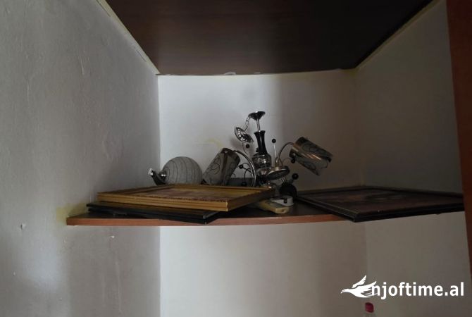 Shtepi ne shitje Apartament ne Tirane, 1+1, Mobilimi Pjeserisht e mobiluar, Pagesa 95,000  Euro.