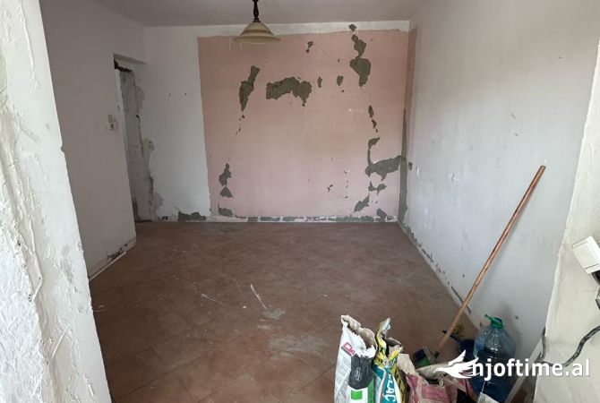 Shtepi ne shitje Apartament ne Tirane, 1+1, Mobilimi Bosh, pa mobiluar, Pagesa 114,000  Euro.