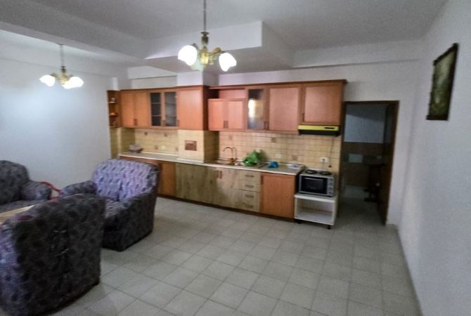 Shtepi ne shitje Apartament ne Tirane, 1+1, Mobilimi E mobiluar, Pagesa 98,000  Euro.