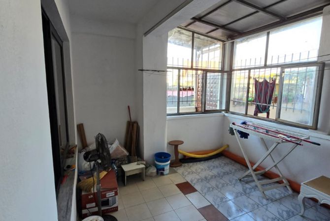 Shtepi ne shitje Apartament ne Tirane, 1+1, Mobilimi E mobiluar, Pagesa 98,000  Euro.