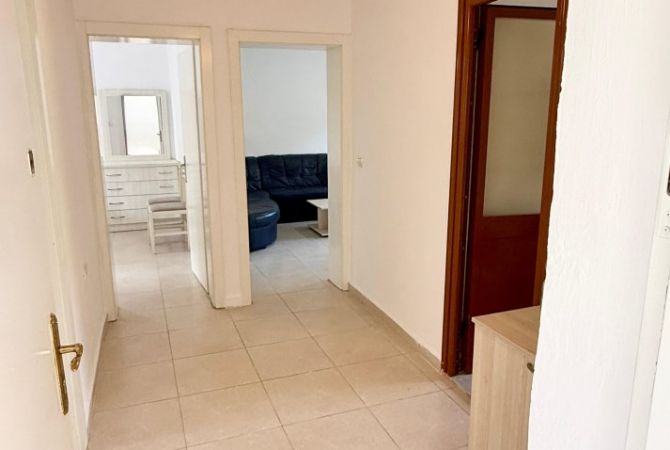 Shtepi ne shitje Apartament ne Tirane, 2+1, Mobilimi E mobiluar, Pagesa 117,000  Euro.
