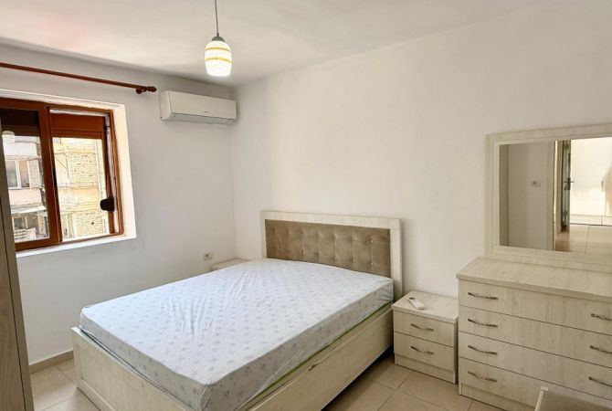 Shtepi ne shitje Apartament ne Tirane, 2+1, Mobilimi E mobiluar, Pagesa 117,000  Euro.