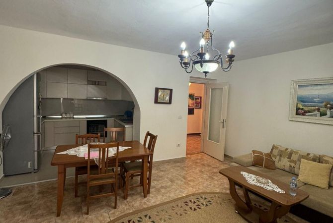 Shtepi me qera Apartament ne Tirane, 1+1, Mobilimi E mobiluar, Pagesa 400  Euro.